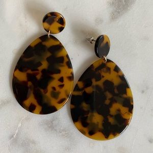 Tortoise Shell Drop Earrings ✨
